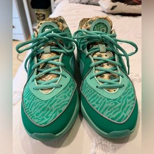 Nike KD16 Men’s Basketball Sneakers Men’s Size 11. Worn 1x